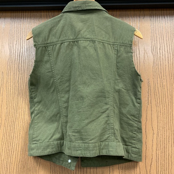 Vest - Picture 3 of 3